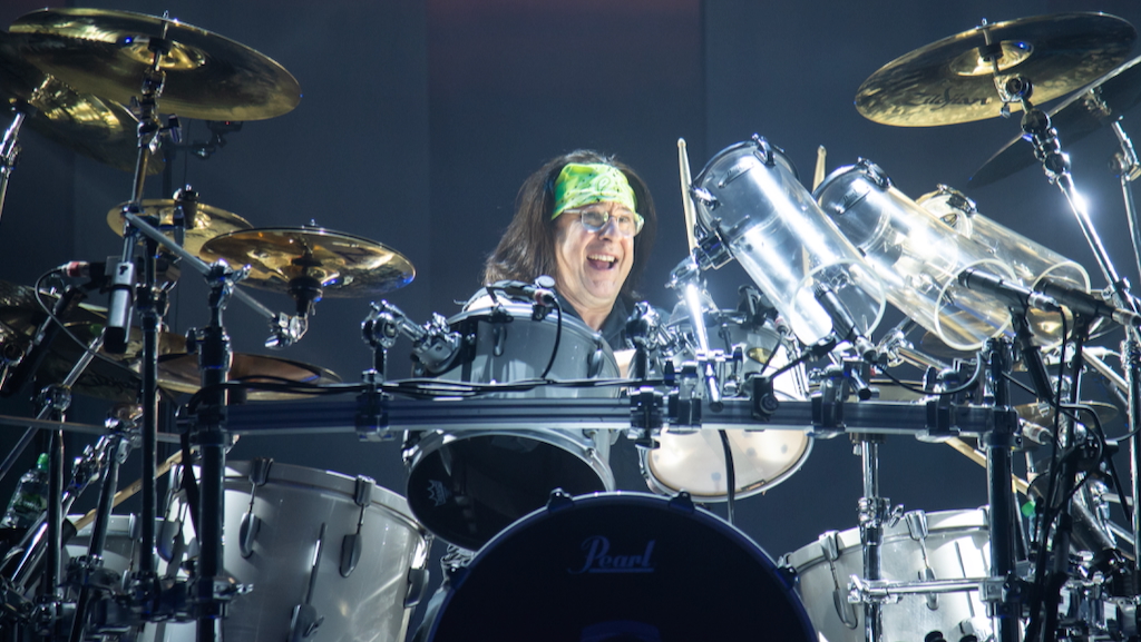 Mike Mangini (hier mit Dream Theater am 22. Januar 2023 in Neapel) macht jetzt bei Godsmack mit